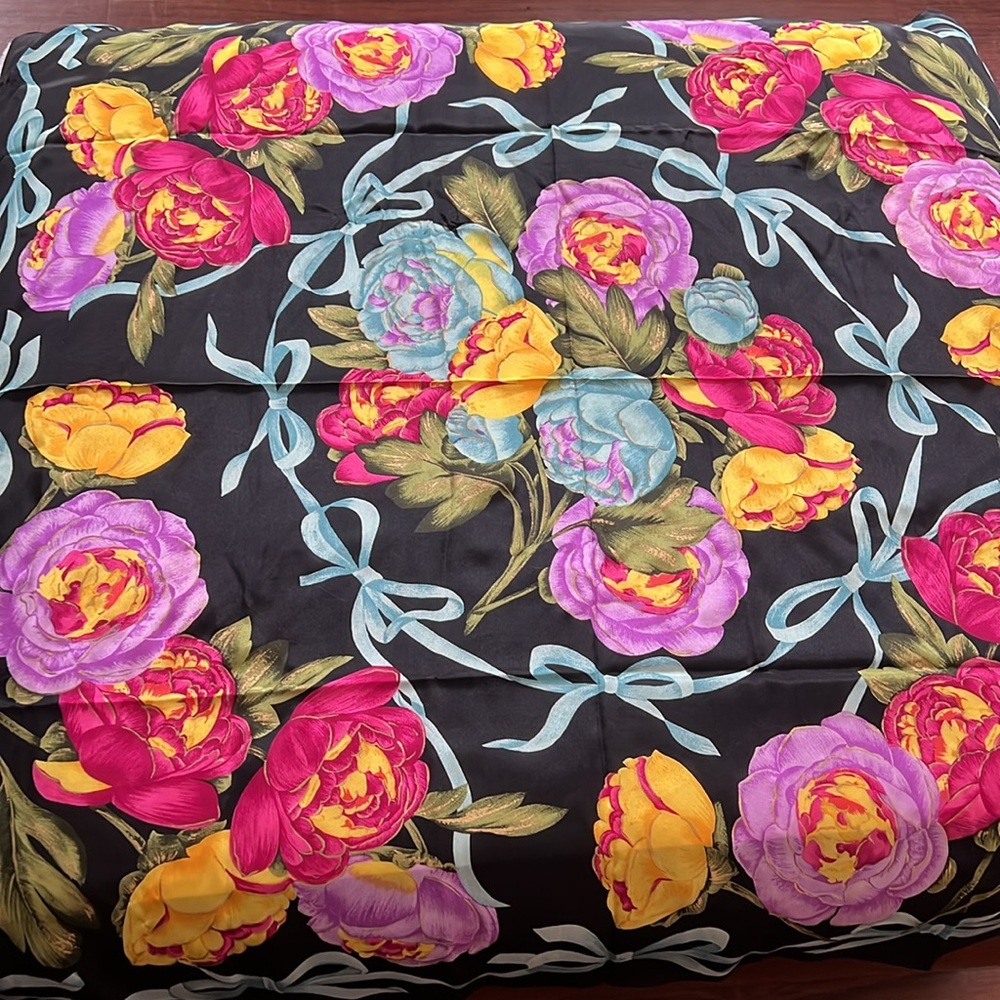 OSCAR DE LA RENTA STUNNING 100% SILK LARGE LUXURY SCARF